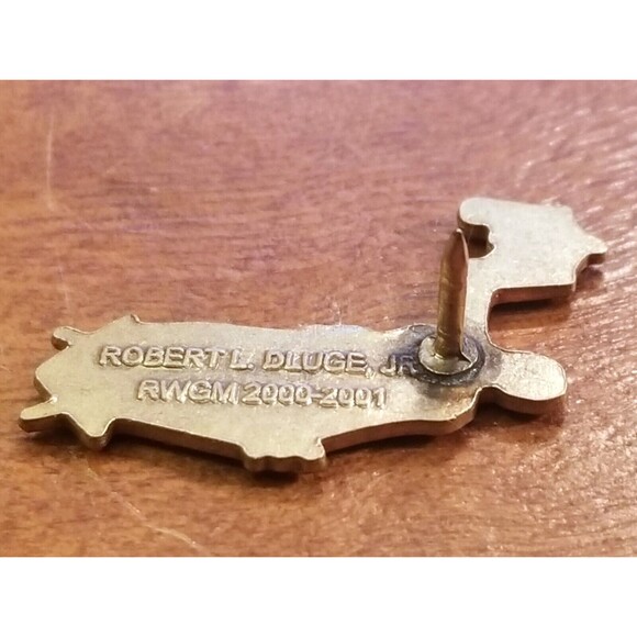 Vintage Masonic Blind Lady Justice & Scales Pin Robert L Dluge Jr 2000-2001 1" - Picture 2 of 2